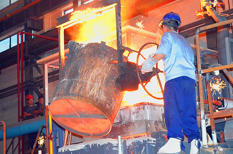 安徽海立新增铸造线浇出第一炉铁水
